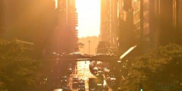 US Economic Forecast: Experts Predict 2.5% GDP Growth in 2025 - Cover Image