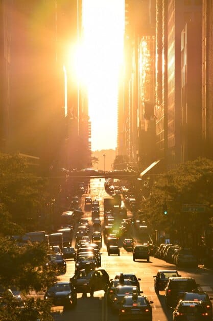 US Economic Forecast: Experts Predict 2.5% GDP Growth in 2025